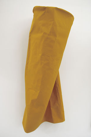 Franz Erhard Walther, 24 Gelbe Säulen / 24 Yellow Columns, 1982 (detail)