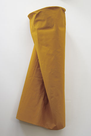 Franz Erhard Walther, 24 Gelbe Säulen / 24 Yellow Columns, 1982 (detail)