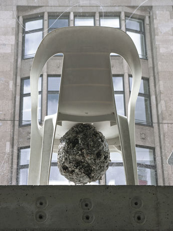 Michael E. Smith, Untitled, 2013, wasp nest, plastic, chair, 78 x 55 x 47